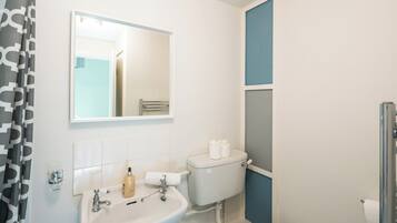 Classic Apartment | Bathroom