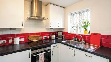 Classic Apartment | Private kitchen | Electric kettle