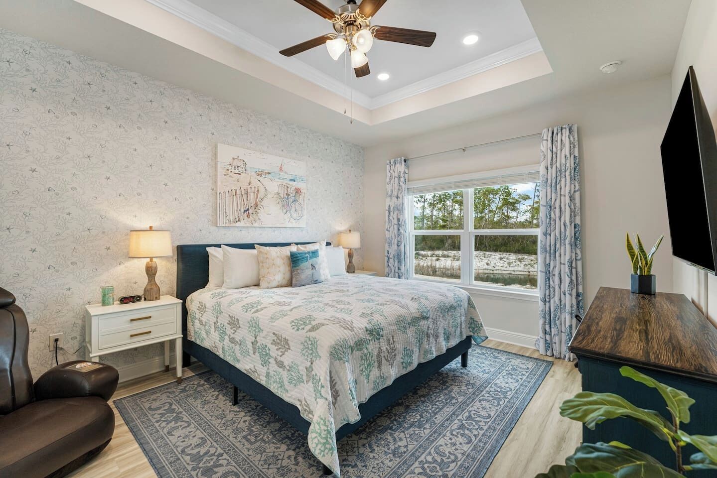 4 bedrooms, desk, iron/ironing board, free WiFi