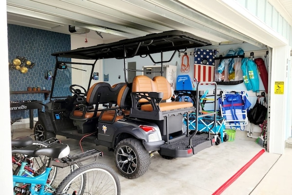 6-seater golf cart included