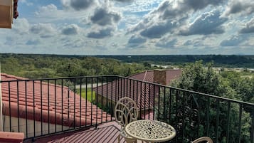 Family Suite, River View | Balkoni