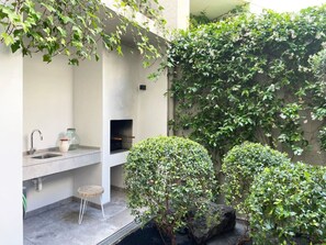 Property grounds - Charming Lapa apartment with a private patio (Lisboa)