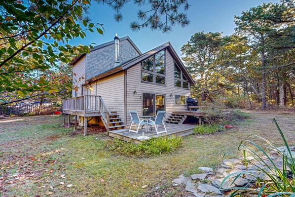 Terrace/patio - Centrally located Island getaway with bike path access, patio, W/D, & games (Edgartown)