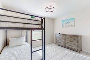 3 bedrooms, iron/ironing board, WiFi, bed sheets