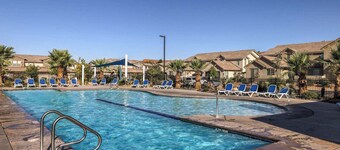 Luxury 3-bedrm St. George townhome with pool by Sand Hollow & Zion. Sleeps 10