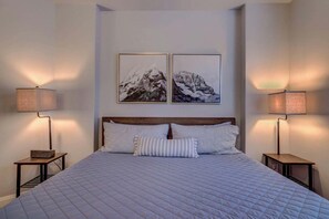 3 bedrooms, iron/ironing board, travel cot, free WiFi - Luxury 3-bedrm St. George townhome with pool by Sand Hollow & Zion. Sleeps 10 (st george)