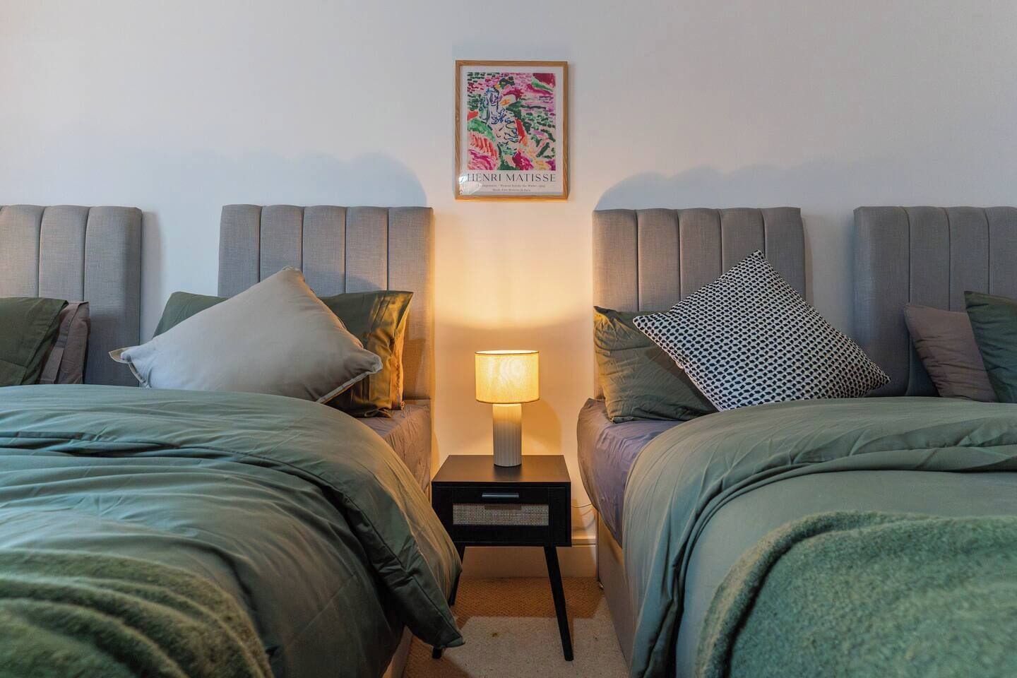 2 habitaciones, tabla de planchar con plancha y wifi gratis 