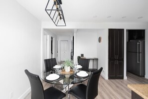 Dining - Spacious 3 BDRM Duplex in Laval with WiFi & Free Parking  (Laval)