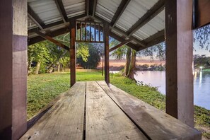 Property grounds - Hot Tub, Fire pit, Cabana, Covered Patio & Pet-friendly Riverside Retreat (New Braunfels)