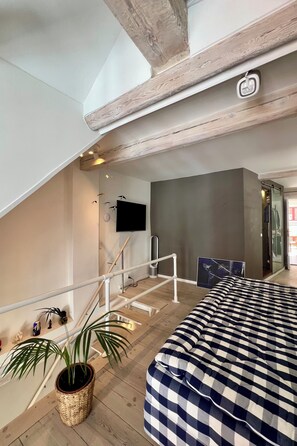 3 bedrooms, in-room safe, desk, iron/ironing board