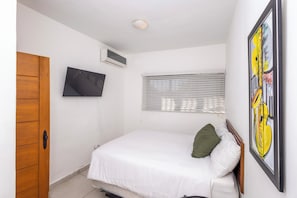2 bedrooms, in-room safe, iron/ironing board, free WiFi