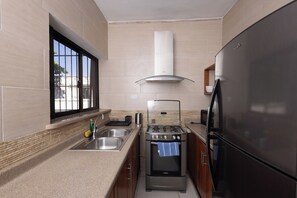 Fridge, microwave, oven, stovetop
