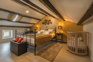4 Schlafzimmer, Bügeleisen/Bügelbrett, Reisekinderbett, WLAN