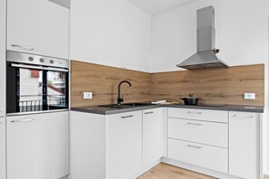 Kühlschrank, Ofen, Herdplatte, Geschirrspüler