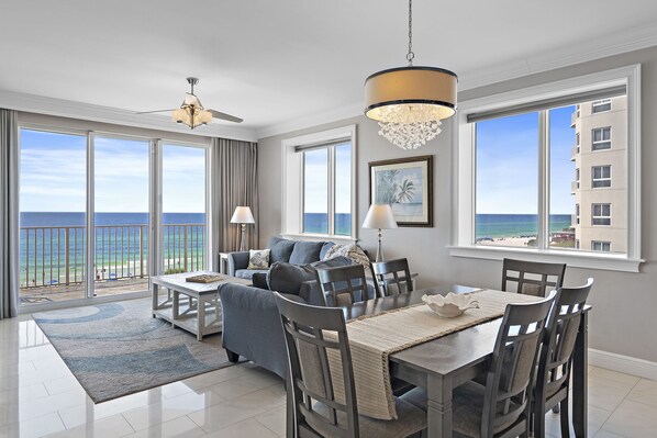 TV connectée, lecteur de DVD, livres, chaîne hi-fi