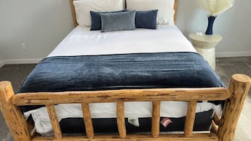5 bedrooms, desk, iron/ironing board, travel crib