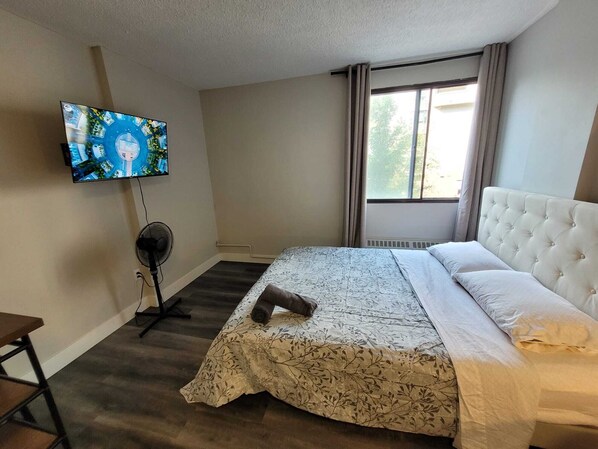 1 slaapkamer, een strijkplank/strijkijzer, wifi, beddengoed