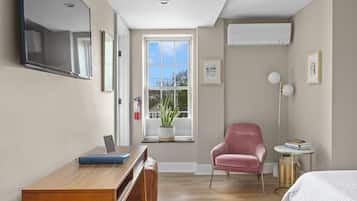 Chambre Standard, vue ville | Literie hypoallergénique, fer et planche à repasser, Wi-Fi gratuit