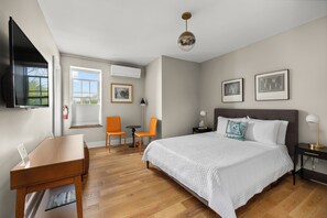 Hypo-allergenic bedding, iron/ironing board, free WiFi, bed sheets - Howard Hotel (Hudson)