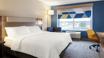 Premium bedding, in-room safe, desk, laptop workspace