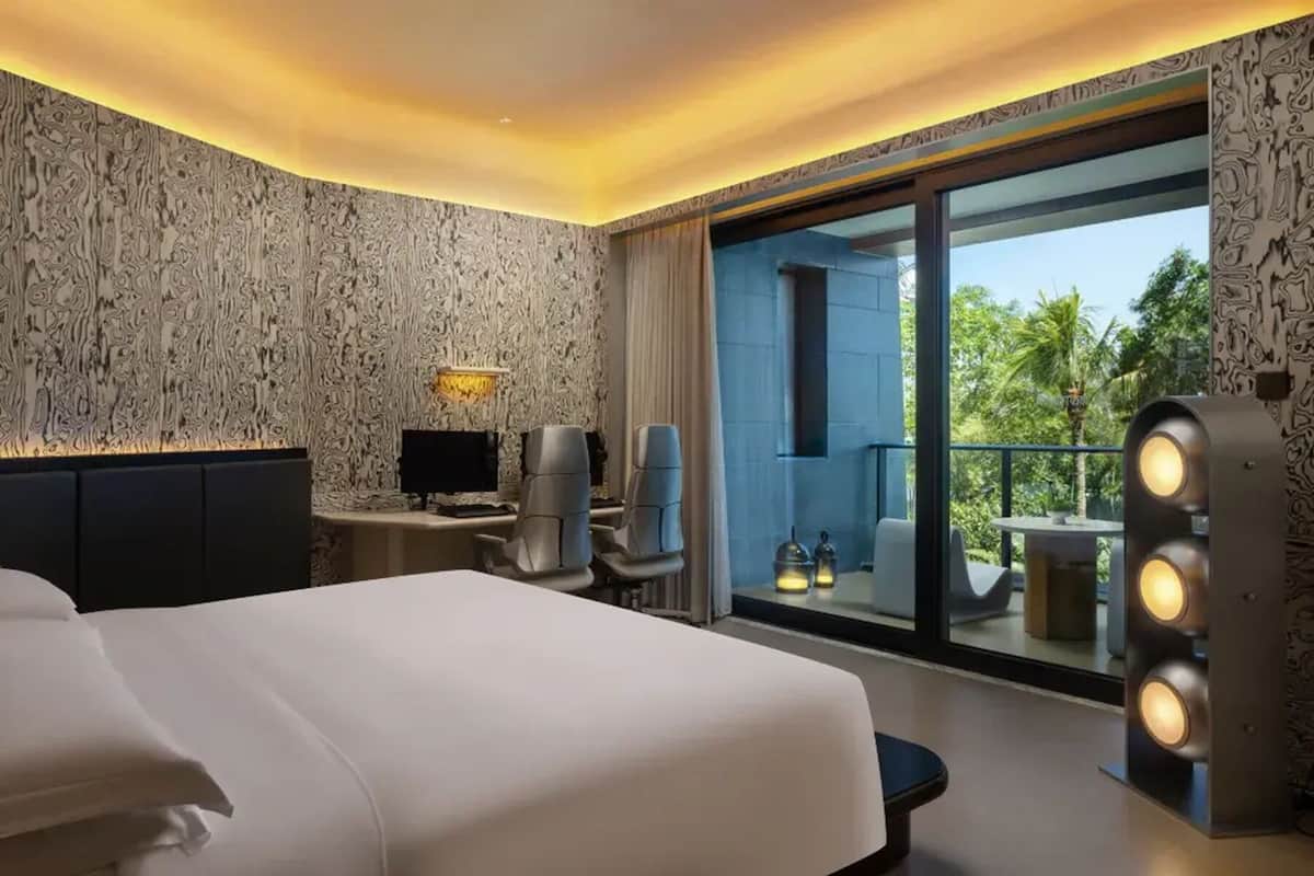 Room, 1 King Bed (Essential, eSports) | Free minibar, in-room safe, desk, blackout drapes