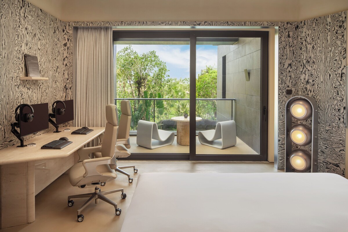 Room, 1 King Bed (Essential, eSports) | Free minibar, in-room safe, desk, blackout curtains