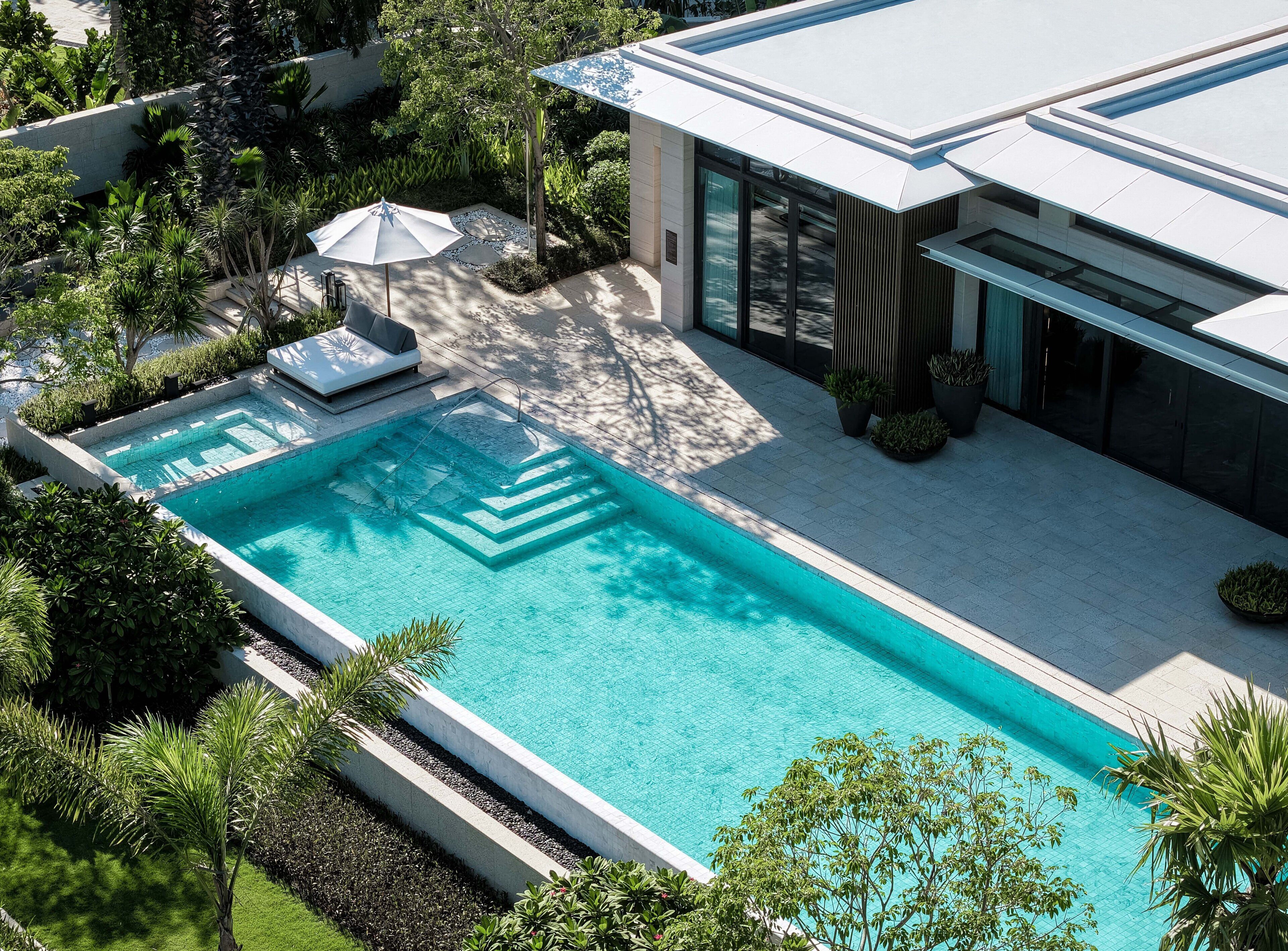 Minibar con artículos gratuitos y caja de seguridad en la habitación 