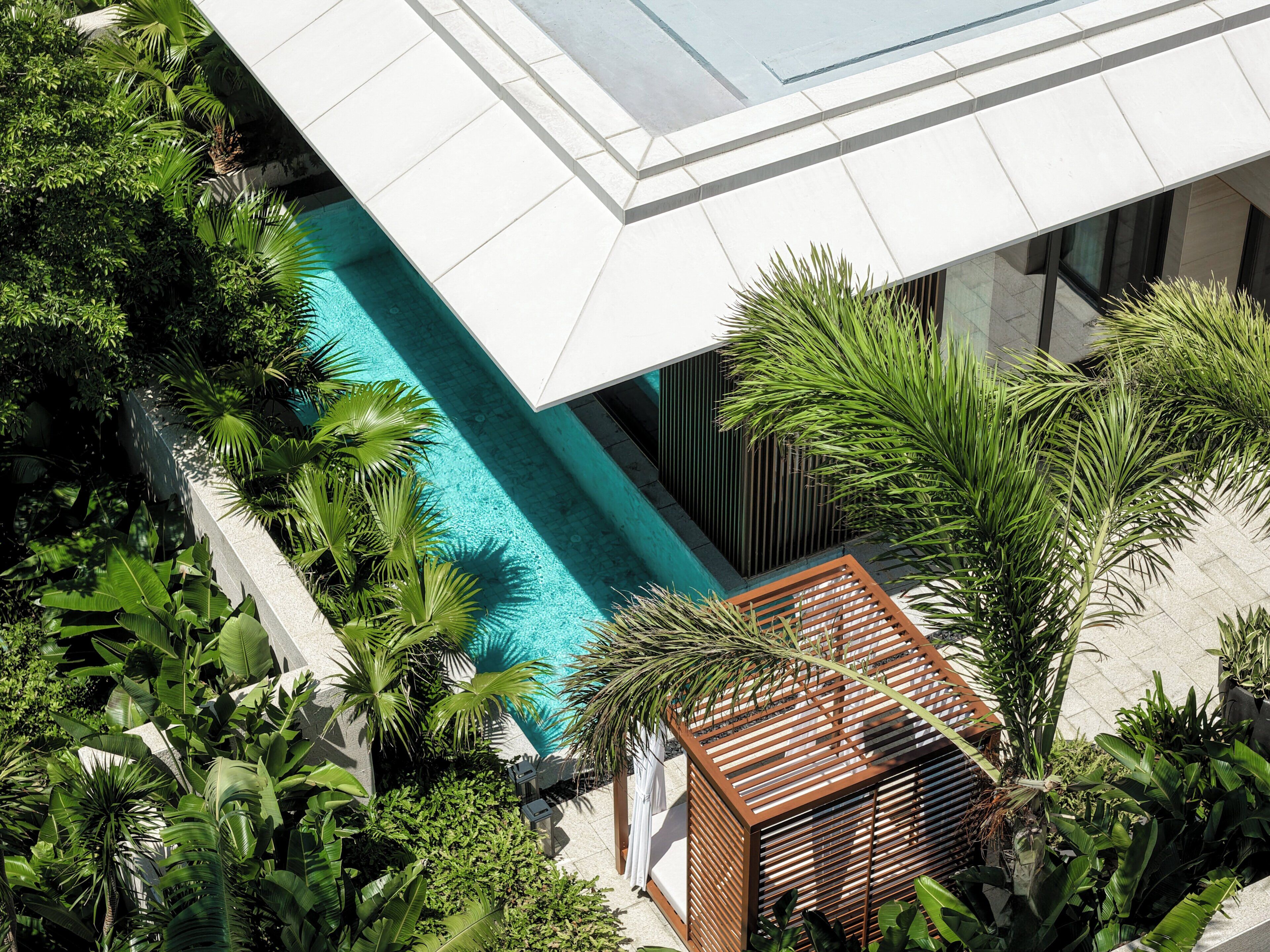 Minibar con artículos gratuitos y caja de seguridad en la habitación 