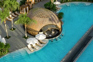 3 outdoor pools, open 8:00 AM to 11:00 PM, free cabanas, pool umbrellas