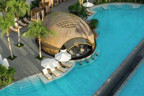 3 piscines extérieures, cabanons gratuits, parasols de plage