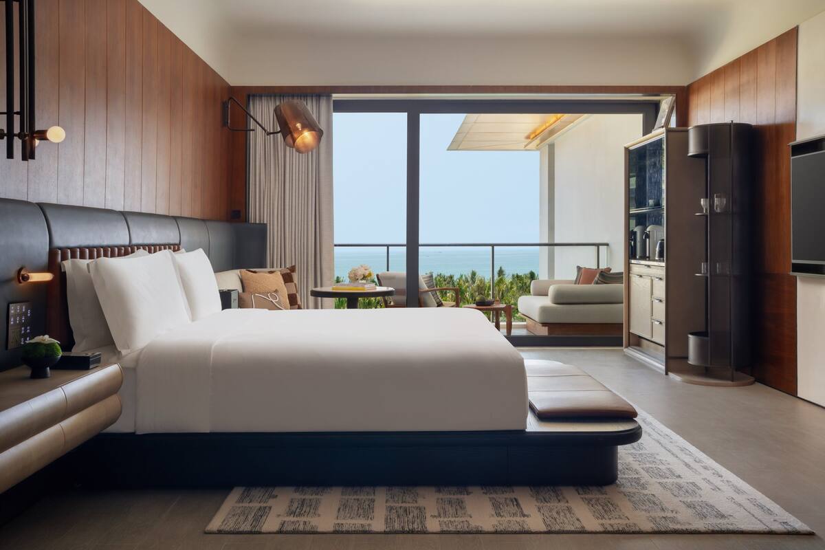 Room, 1 King Bed, Ocean View (Essential) | Minibar (free items), in-room safe, desk, blackout drapes