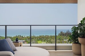 Suite | In-room safe, desk, blackout drapes, free WiFi