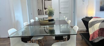 Grandiose!, Ground floor, 3 Bedrooms! Vue Chateau!!! Renovated, Air-conditioned, Free parking