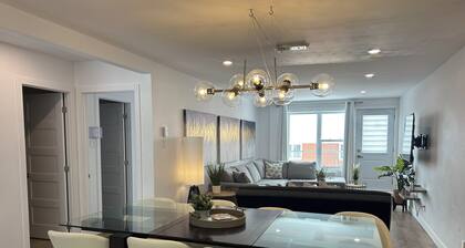 Grandiose!, Ground floor, 3 Bedrooms! Vue Chateau!!! Renovated, Air-conditioned, Free parking