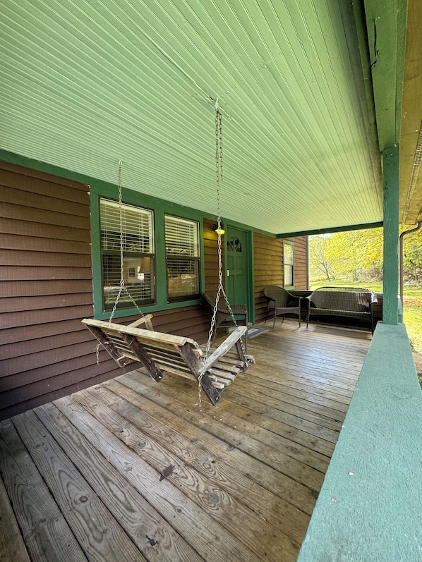 Terrace/patio - Charming, Updated 4BR 2BA Farmhouse in Heart of NRG National Park (Victor)