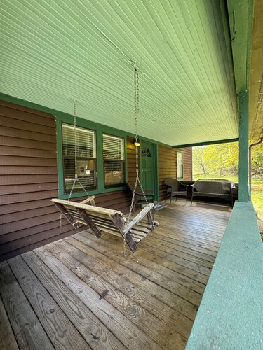 Charming, Updated 4BR 2BA Farmhouse in Heart of NRG National Park