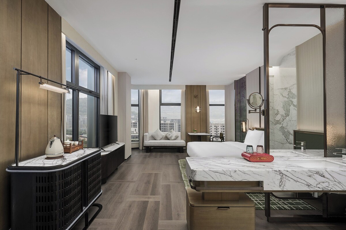 Premium bedding, minibar, in-room safe, desk