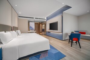 高级房1张大床1张单人床 湖景 | 高档床上用品、羽绒被、办公桌、笔记本电脑工作区