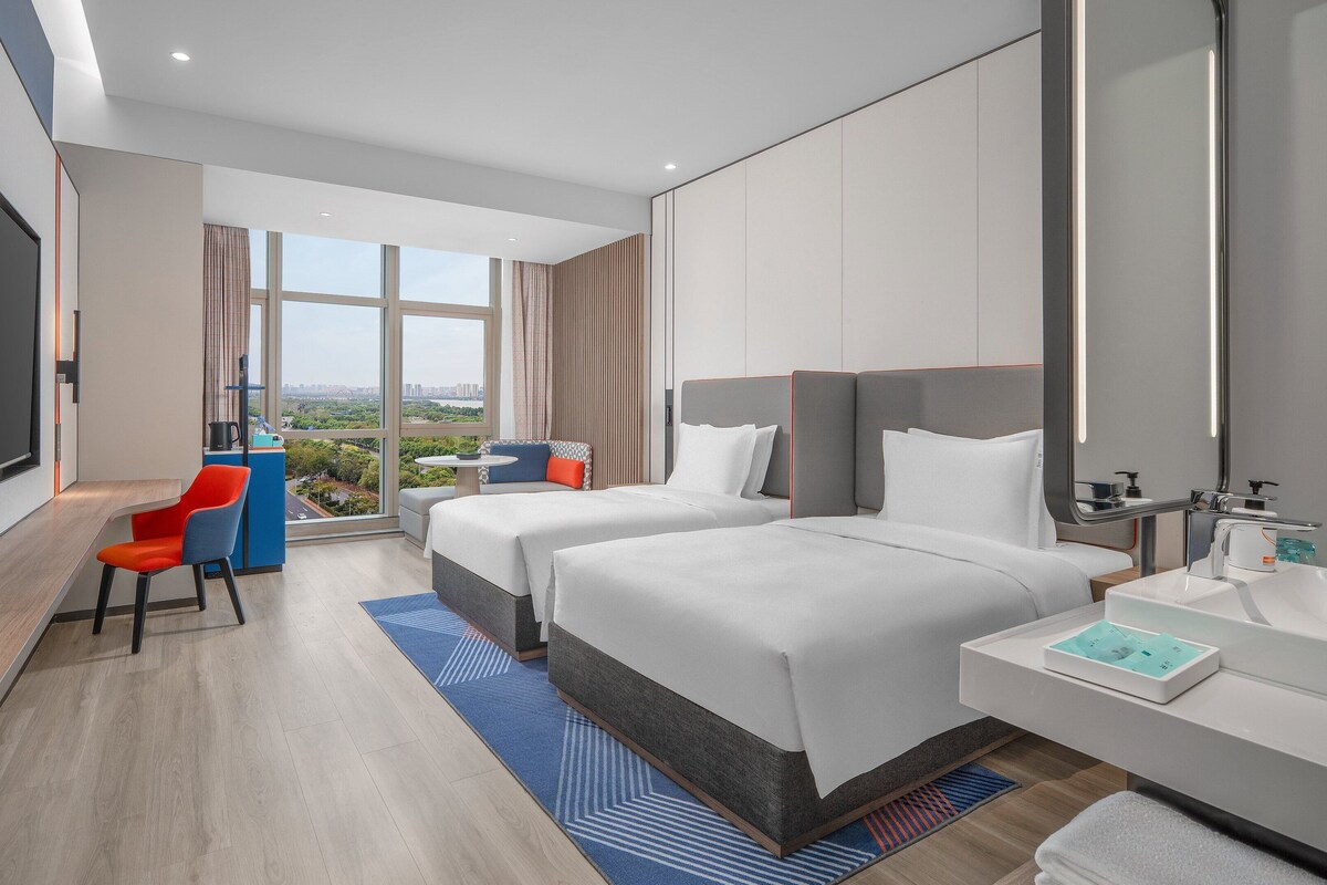 2 Double Standard Lake View | Premium bedding, down comforters, desk, laptop workspace