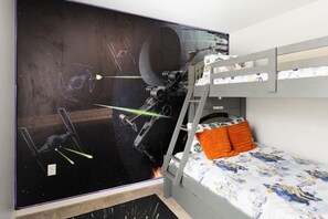 5 bedrooms, iron/ironing board, WiFi, bed sheets
