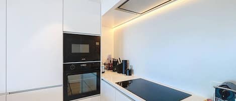 Coffee/tea maker, fridge, microwave, oven