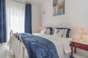 3 makuuhuonetta, silitysrauta/-lauta, vauvan matkasänky, ilmainen Wi-Fi