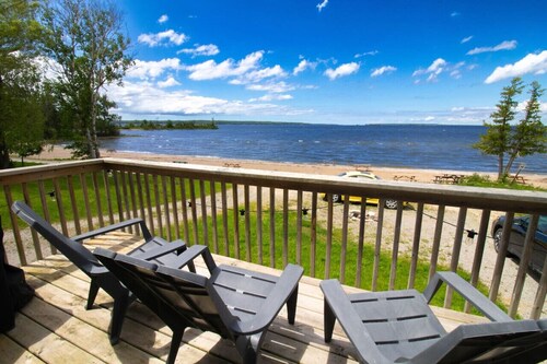 Cozy Cabin-Stunning Sandy Beach!