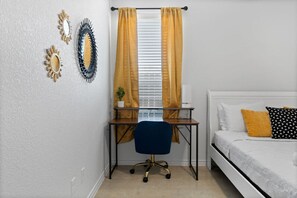 3 Schlafzimmer, Schreibtisch, Bügeleisen/Bügelbrett, kostenloses WLAN