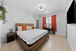 3 habitaciones, escritorio, tabla de planchar con plancha y wifi gratis 