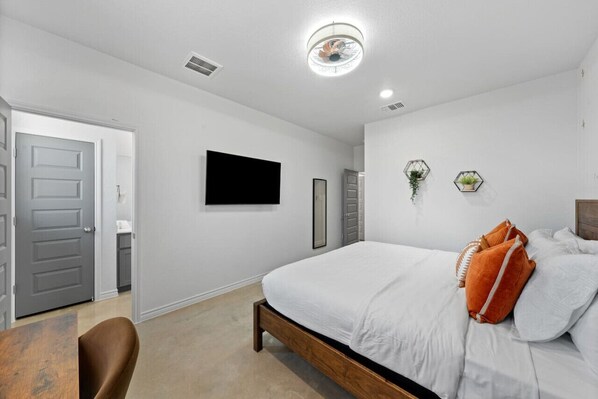 3 Schlafzimmer, Schreibtisch, Bügeleisen/Bügelbrett, kostenloses WLAN