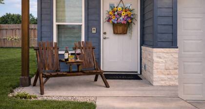 Modern Comfort Meets Convenience at Temple Twin Retreat