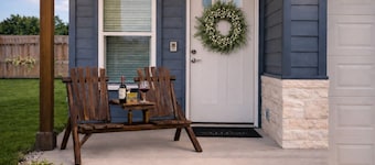 Modern Comfort Meets Convenience at Temple Twin Retreat