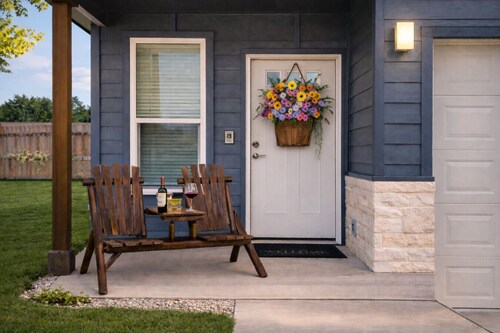 Modern Comfort Meets Convenience at Temple Twin Retreat