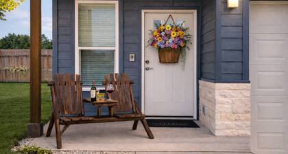 Modern Comfort Meets Convenience at Temple Twin Retreat